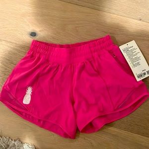 NWT Lululemon Hawaiian Pineapple Hotty Hot LR short 4”Lined